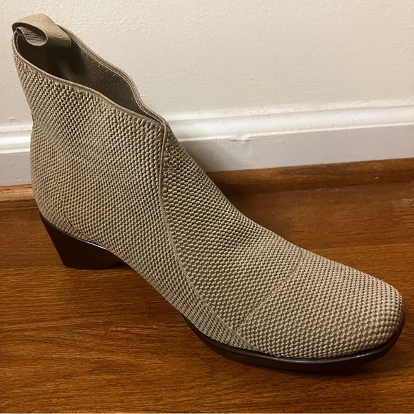 Borne Lightweight Tan Wedge Ankle Boots NWOT - Picture 7 of 10